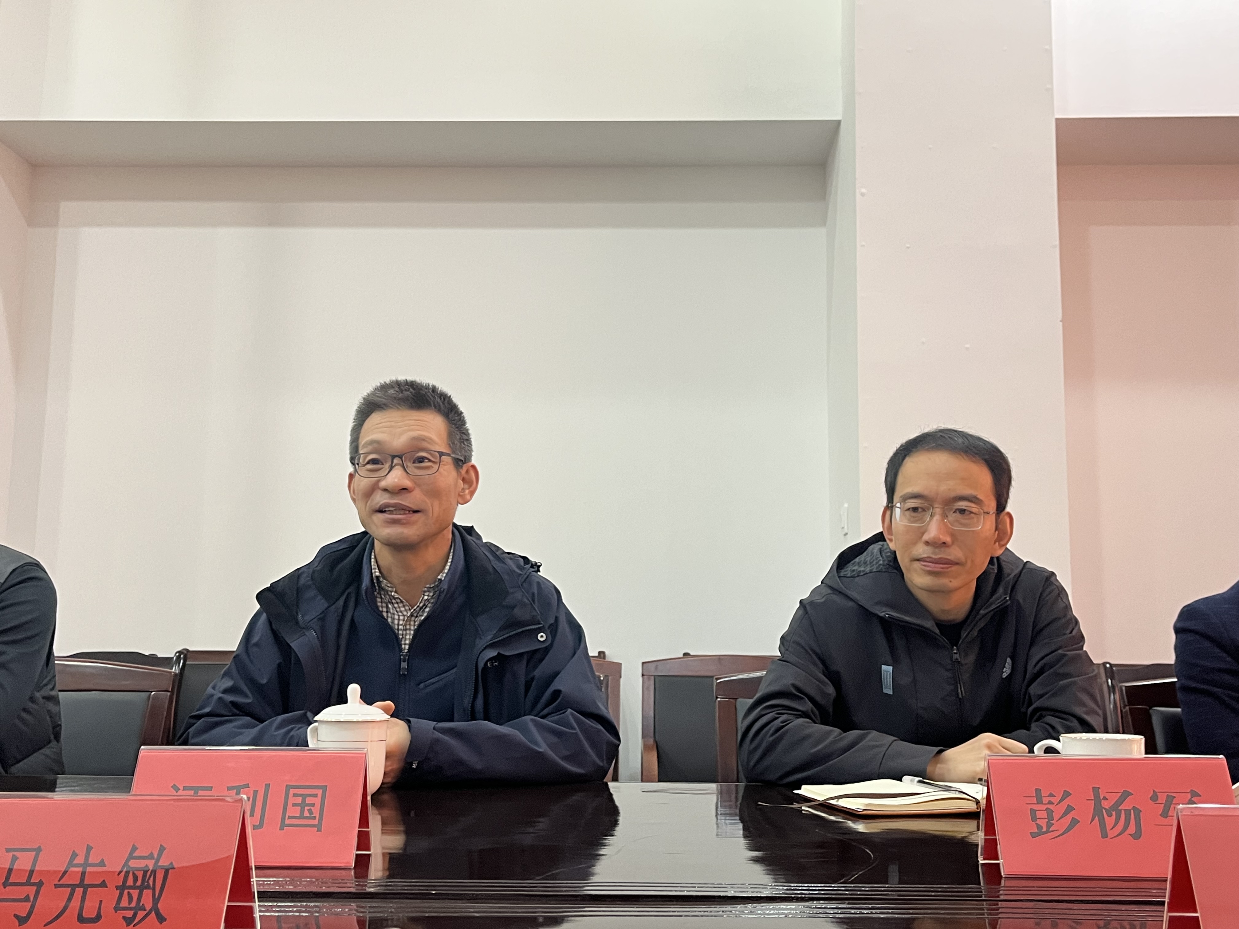 圖為董事長(zhǎng)汪利國(guó)、總經(jīng)理彭?xiàng)钴?jpg