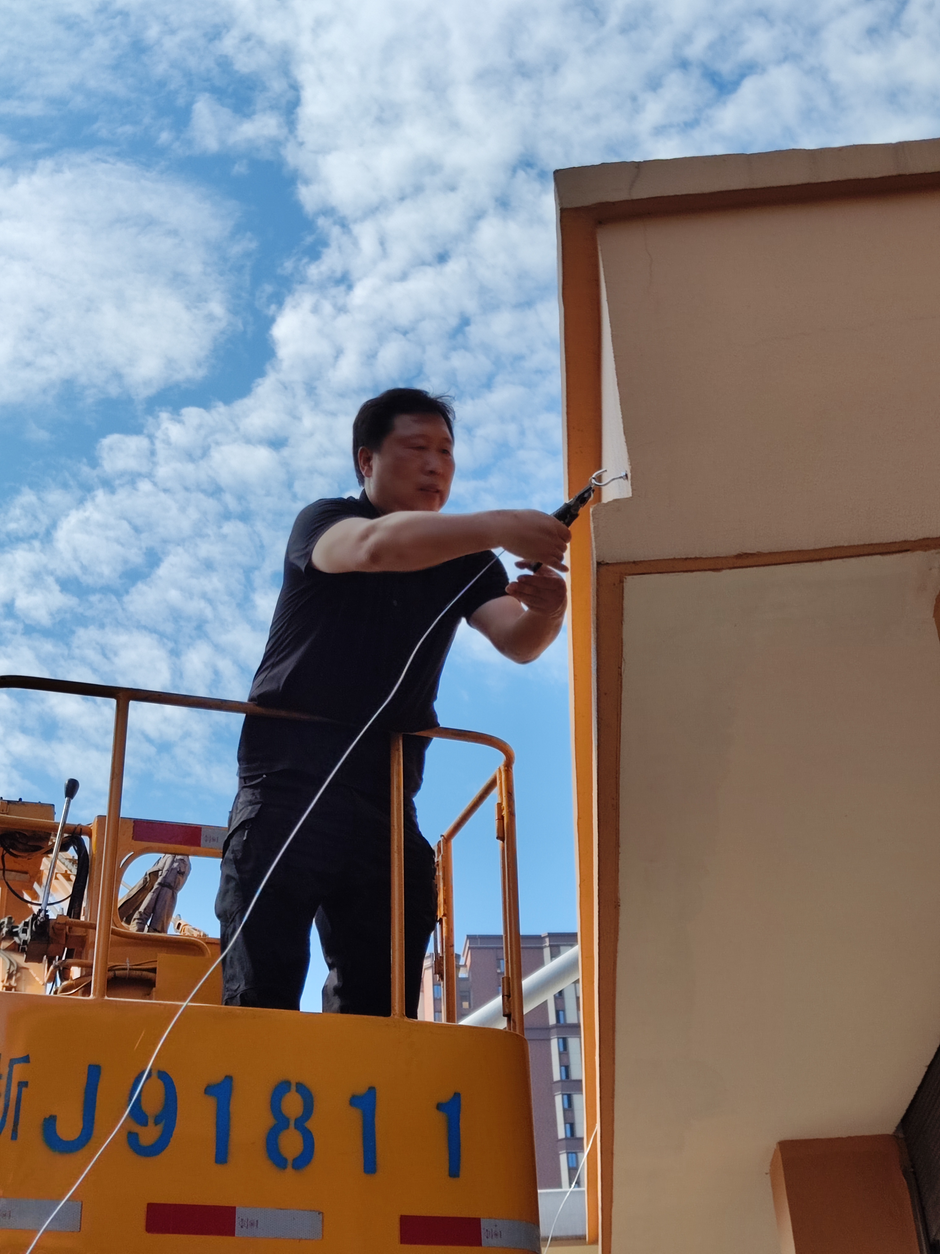 1659495398335480.jpg 圖為安裝遮陽棚2.jpg